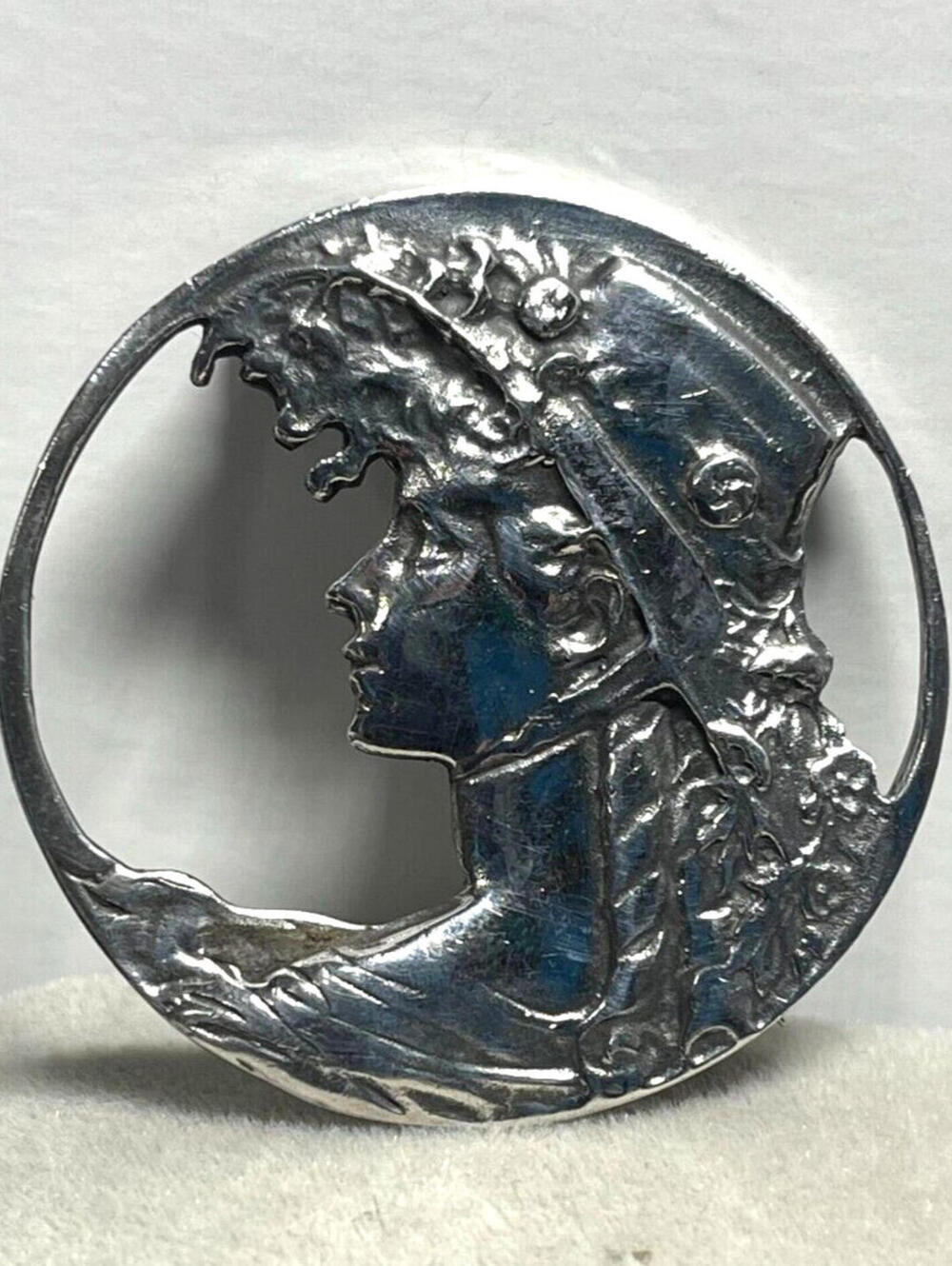 Vintage Sterling Silver Round Art Nouveau Lady Profile Brooch from 1970's